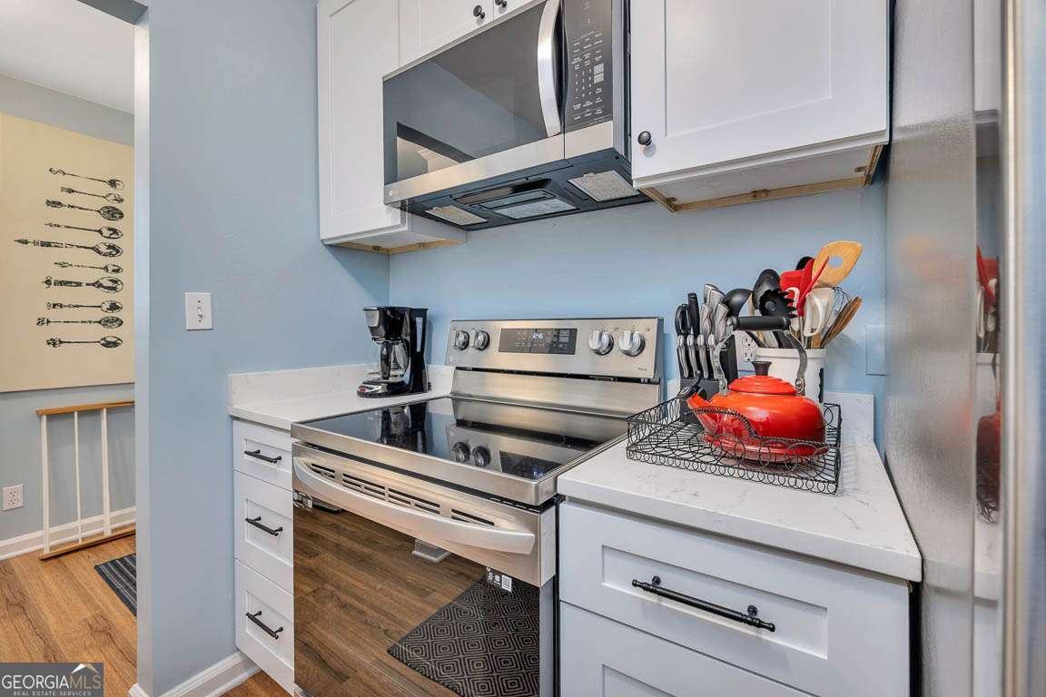 143 South Island Square Drive St. Simons, GA 31522 - Photo 12 of 26 a kitchen with a microwave and cabinets
