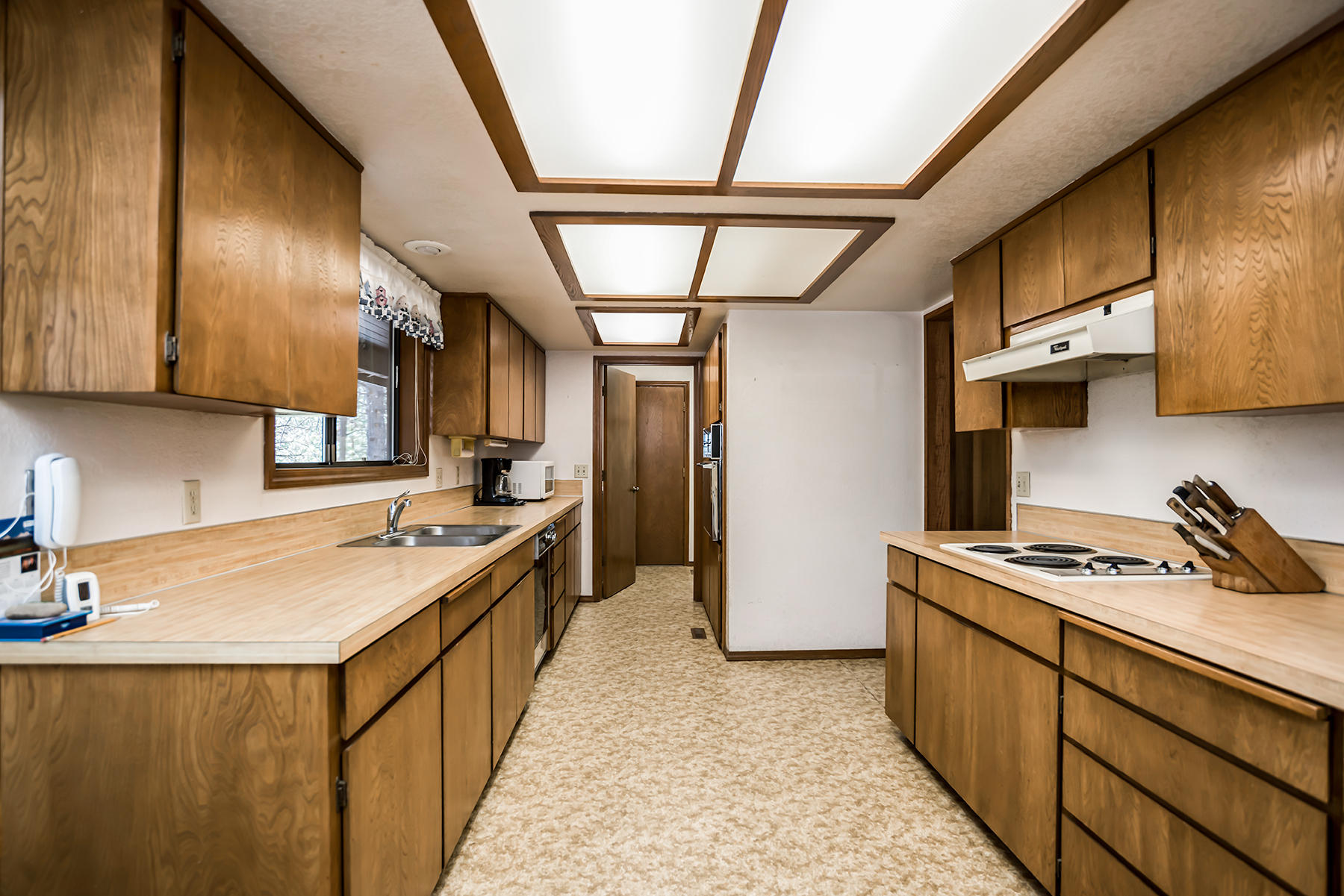 14557 Crossroads Loop Sisters, OR 97759 - Photo 7 of 25 Recessed lighting and ample storage