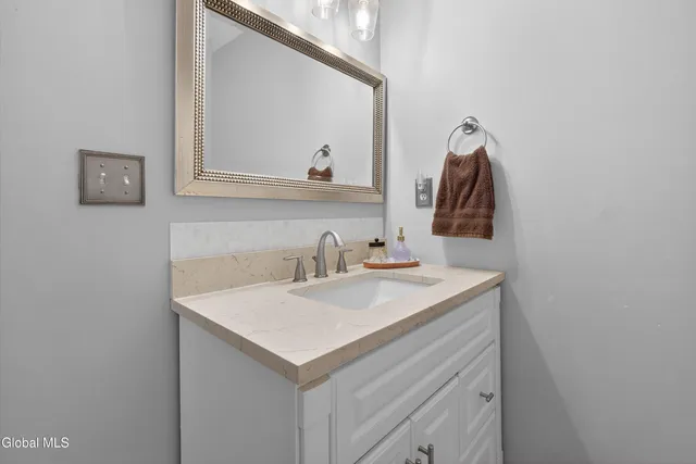 $299,900 | 412 Antler Court, Milton, NY 12020