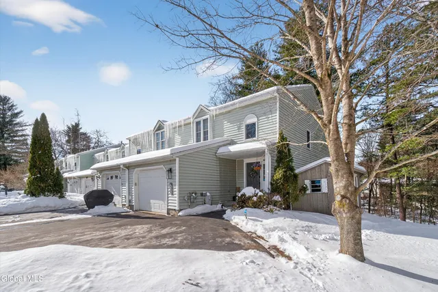 $299,900 | 412 Antler Court, Milton, NY 12020