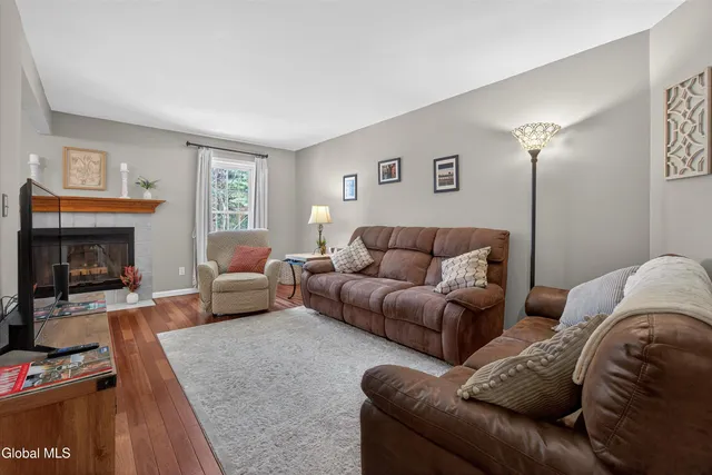 $299,900 | 412 Antler Court, Milton, NY 12020