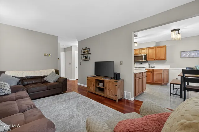 $299,900 | 412 Antler Court, Milton, NY 12020