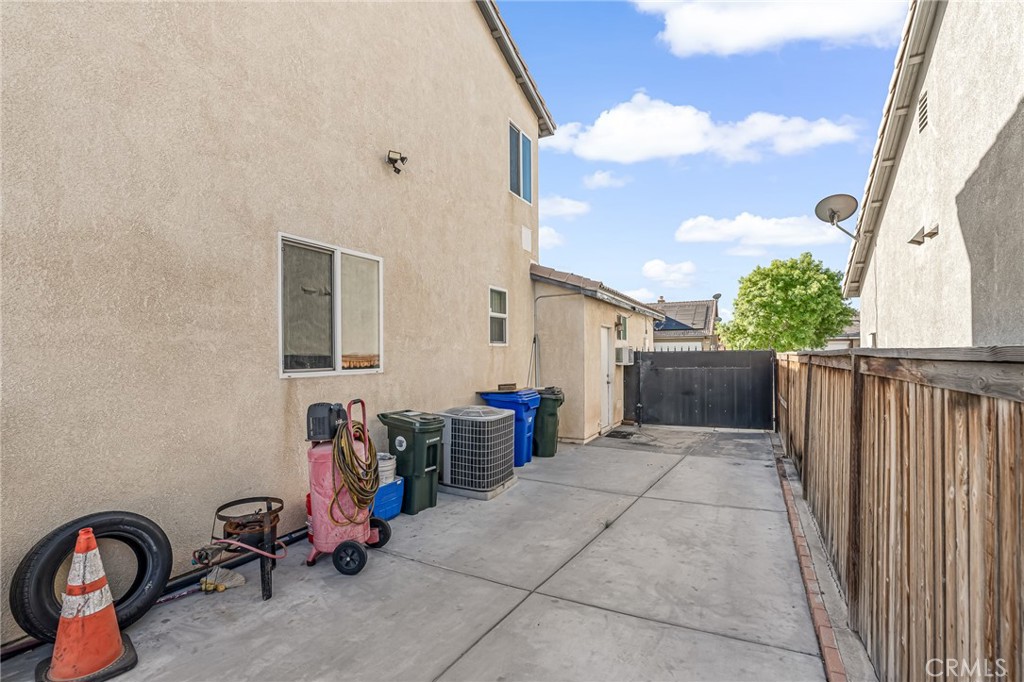 11036 Windcrest Court Adelanto, CA 92301 - Photo 35 of 45 a view of a terrace