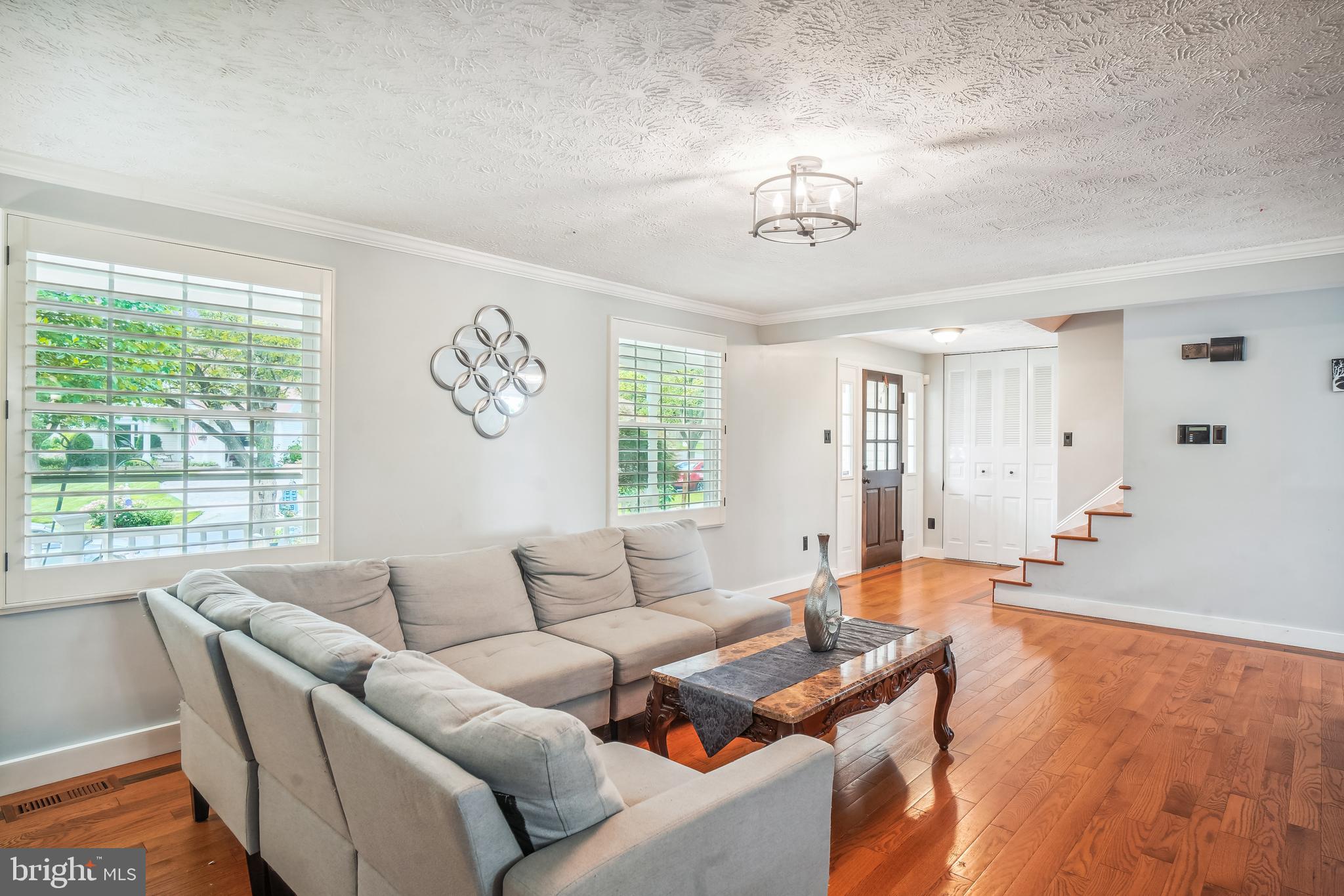 10736 Wayfarer Road Germantown, MD 20876 - Photo 6 of 40 Main level living room