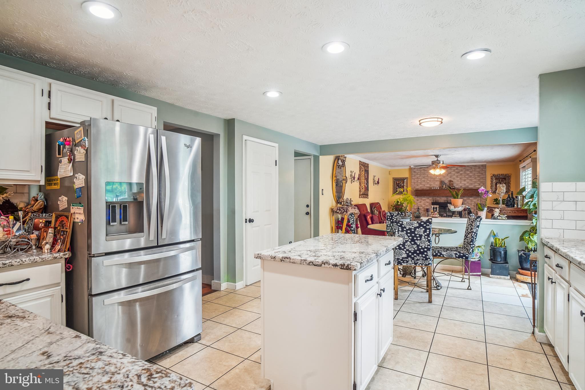 10736 Wayfarer Road Germantown, MD 20876 - Photo 10 of 40 Main level kitchen