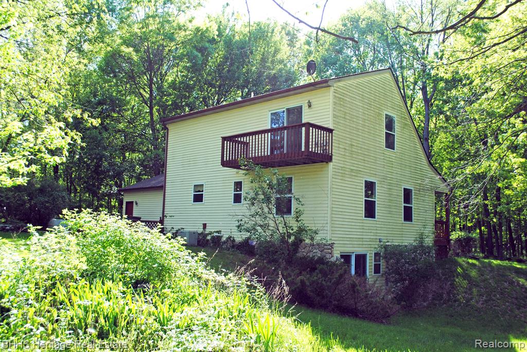 6637 Cedar Lake Road Pinckney, MI 48169 - Photo 4 of 27