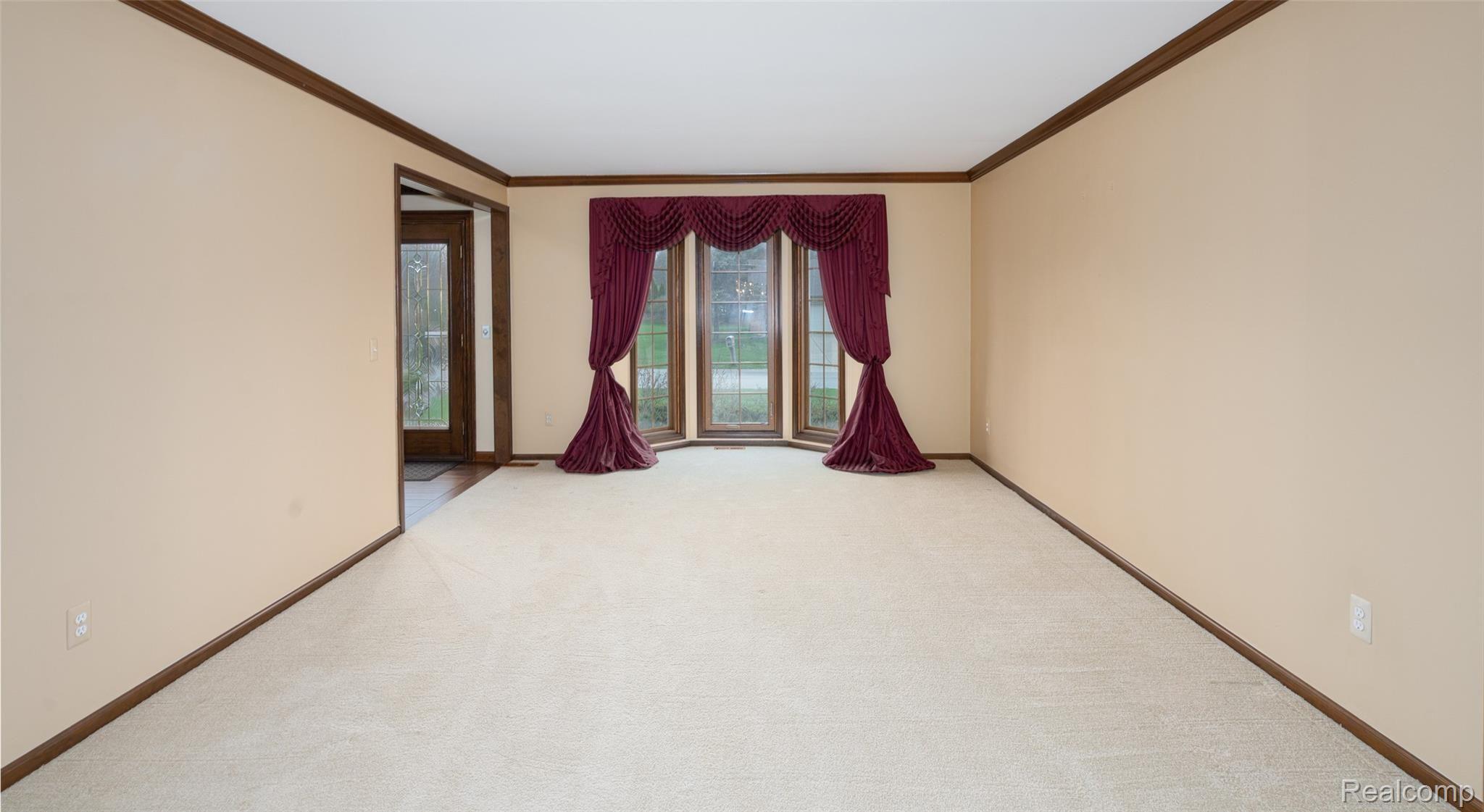 876 Snowmass Drive Rochester, MI 48309 - Photo 12 of 45 876 Snowmass Dr RHills INT-4.jpg