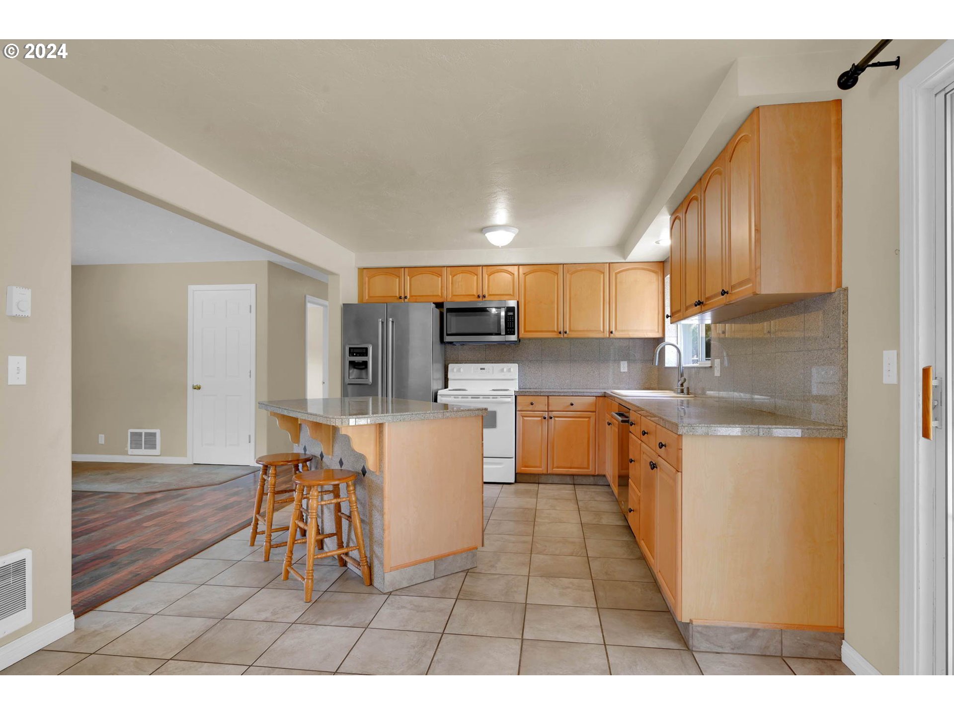41704 Madrone Street Springfield, OR 97478 - Photo 14 of 48 Gallery Image 14