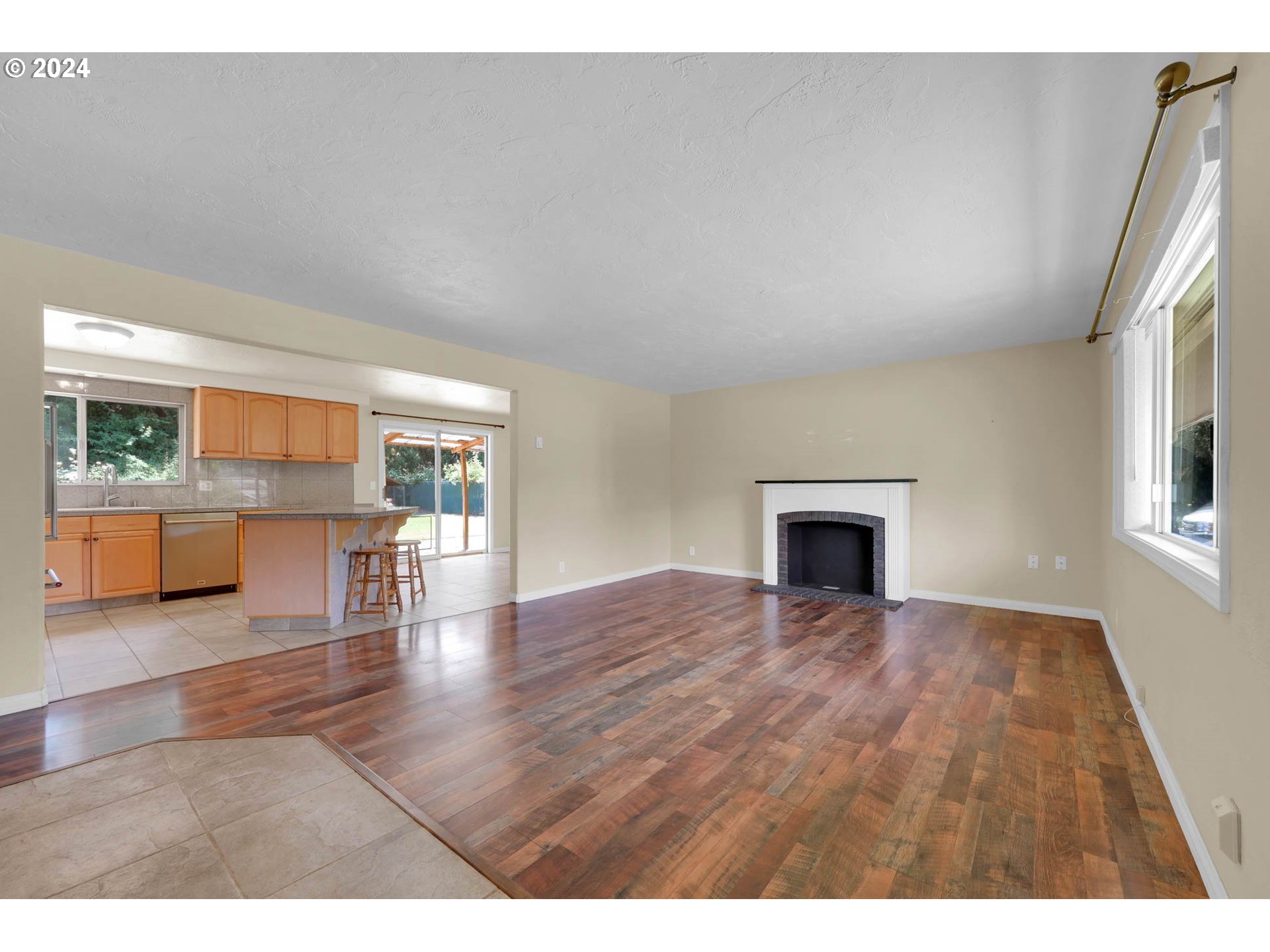 41704 Madrone Street Springfield, OR 97478 - Photo 8 of 48 Gallery Image 8
