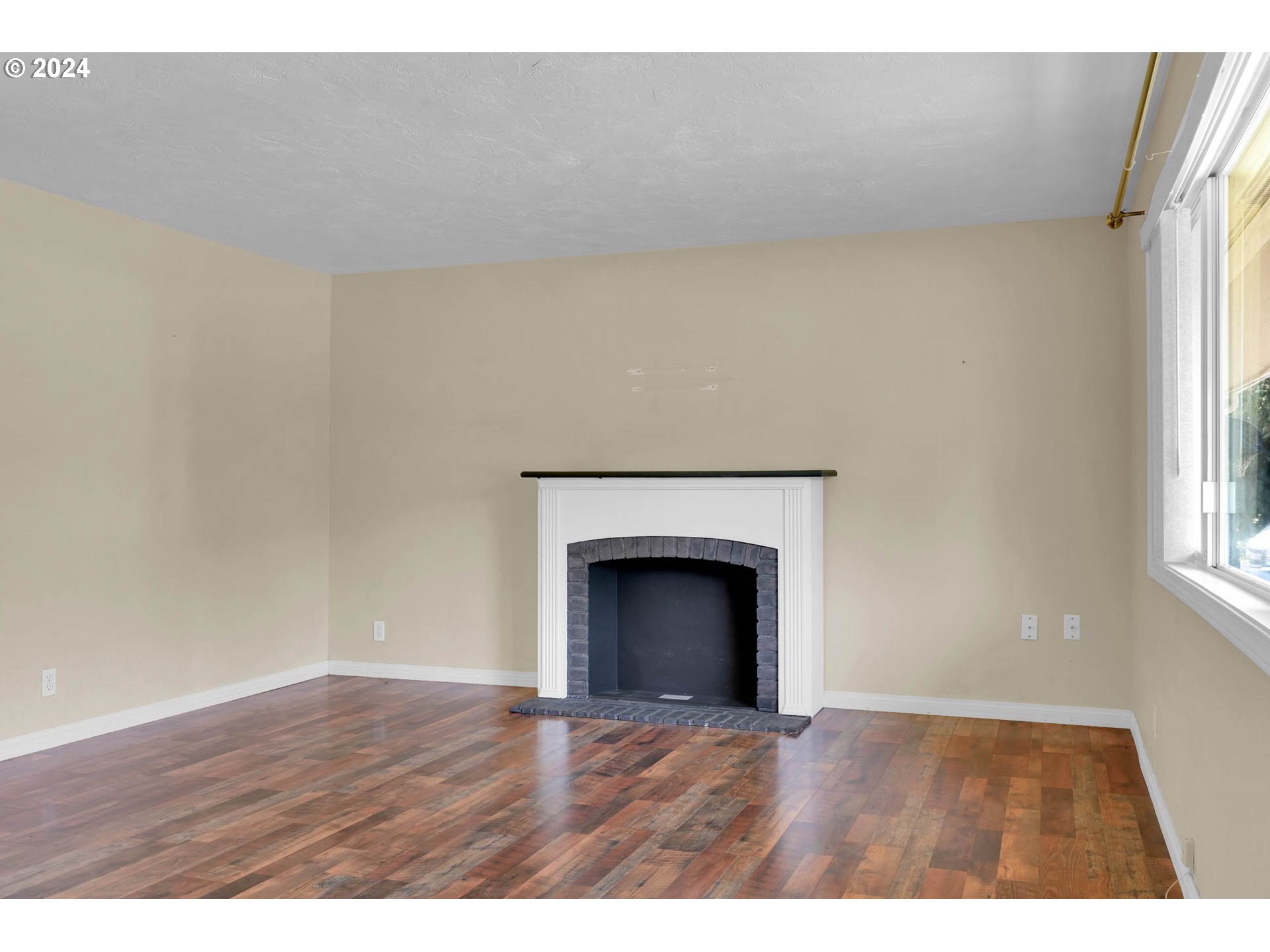 41704 Madrone Street Springfield, OR 97478 - Photo 9 of 48 Gallery Image 9