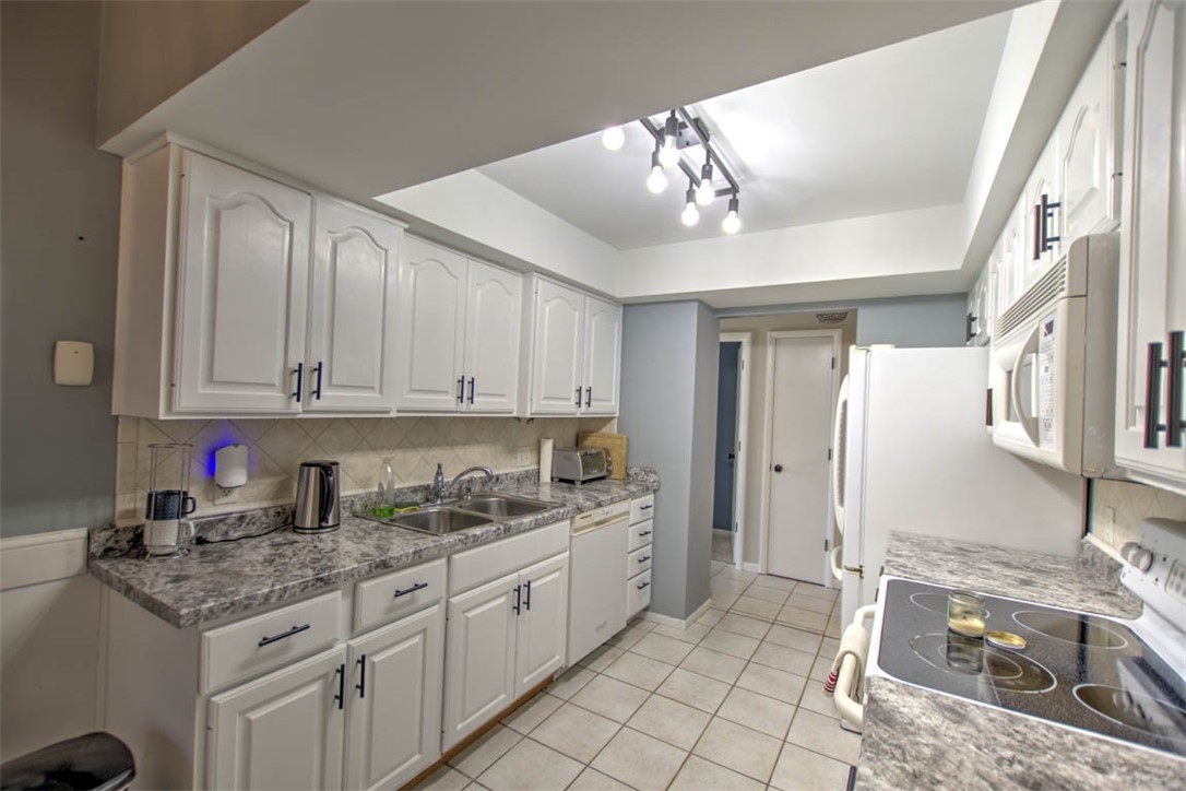 2105 East Mill Stone Road Decatur, IL 62526 - Photo 10 of 23