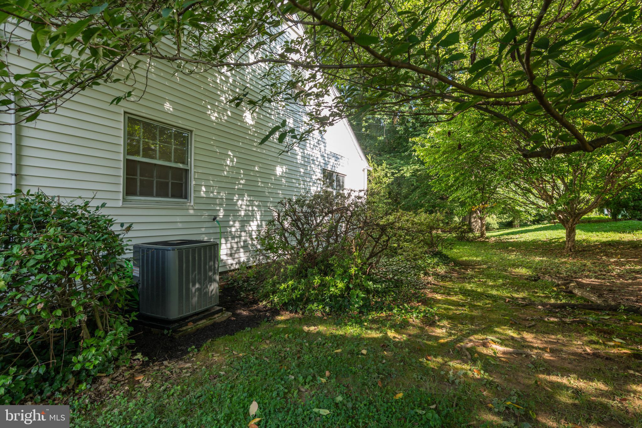 1165 Beverly Road Jenkintown, PA 19046 - Photo 27 of 31 a backyard of a house with lots of green space