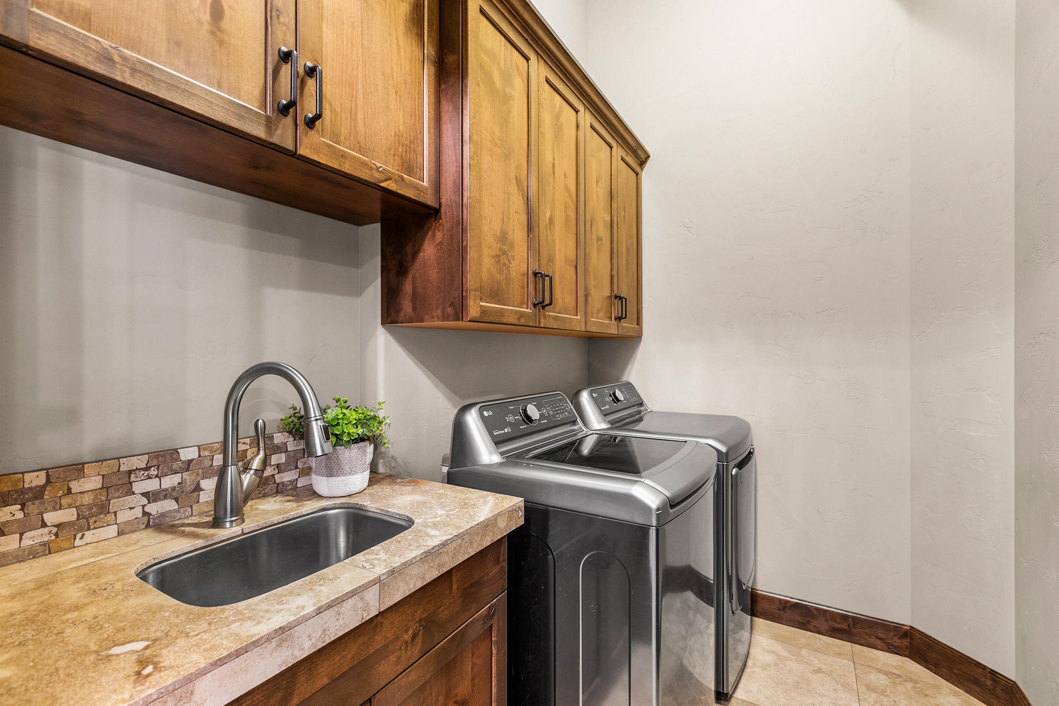 17067 Glendale Road Bend, OR 97707 - Photo 19 of 29 a kitchen with a sink and cabinets