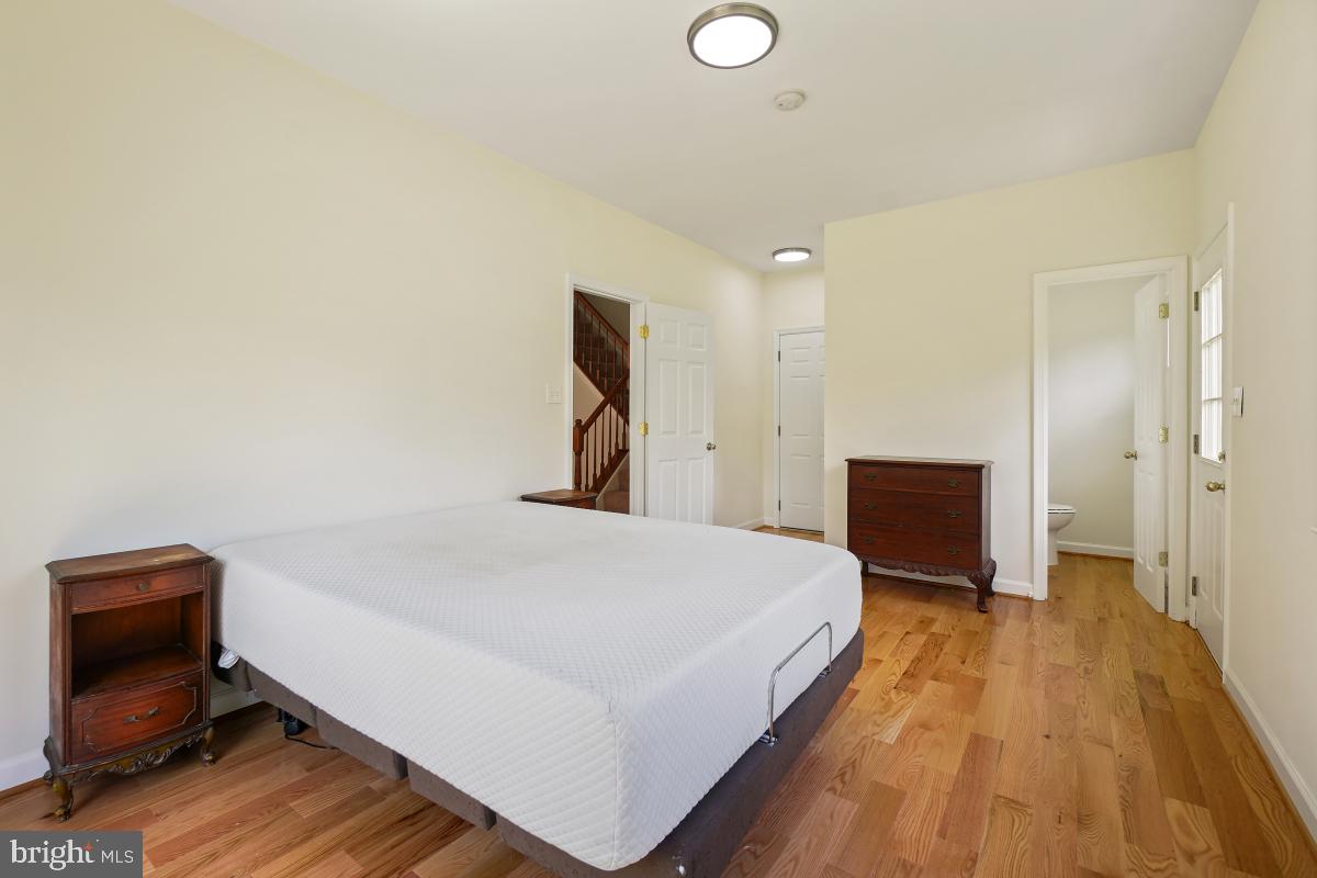 18521 Cornflower Road Boyds, MD 20841 - Photo 18 of 62 Main level bedroom with en-suite powder room