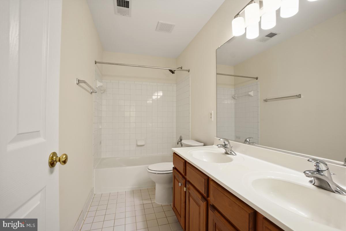 18521 Cornflower Road Boyds, MD 20841 - Photo 28 of 62 Hall bath