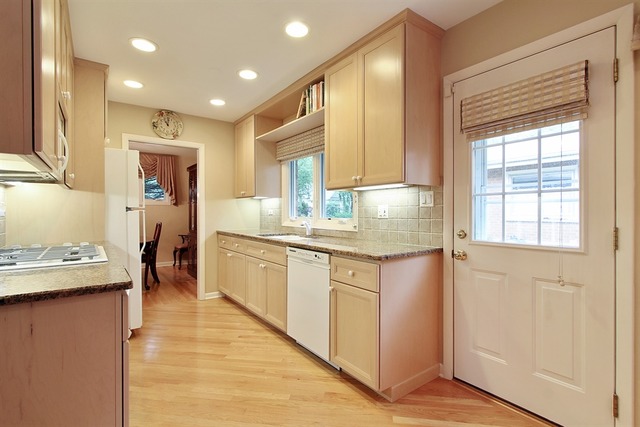 1045 Kenton Road Deerfield, IL 60015 - Photo 4 of 10