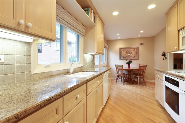 1045 Kenton Road Deerfield, IL 60015 - Photo 5 of 10