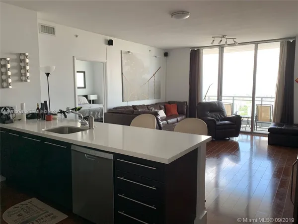 $3,700 | 90 Southwest 3rd Street, Unit 4008, Miami, FL 33130