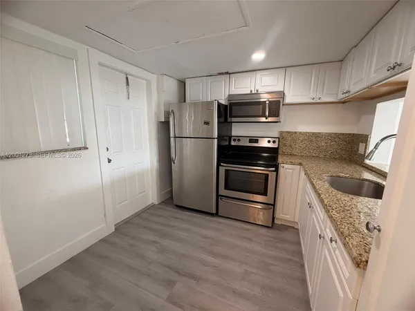 $1,800 | 20111 Northeast 27th Court, Unit K102, Aventura, FL 33180