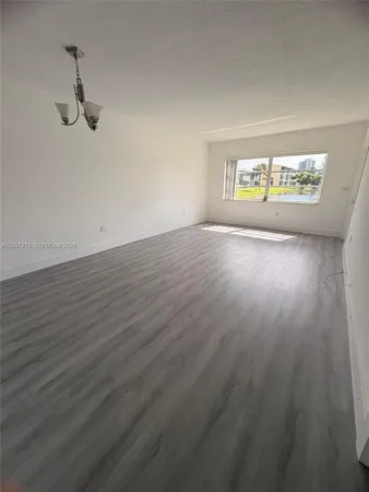 $1,800 | 20111 Northeast 27th Court, Unit K102, Aventura, FL 33180