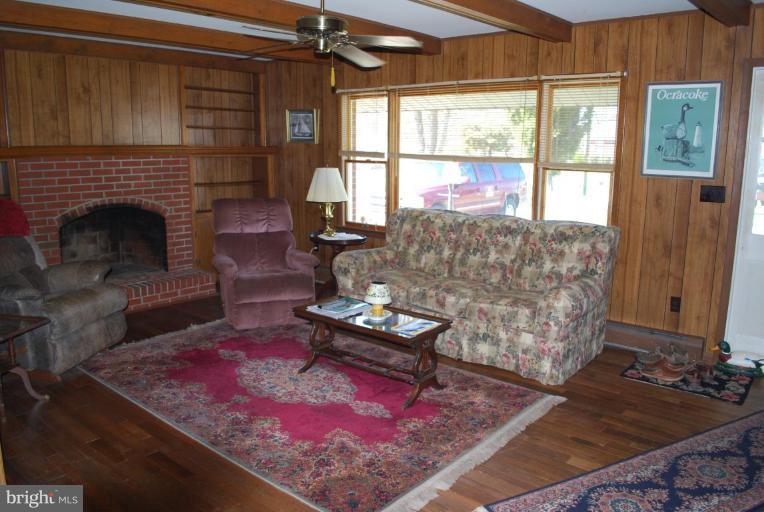 200 Wister Road Colonial Beach, VA 22443 - Photo 7 of 14 Living Room
