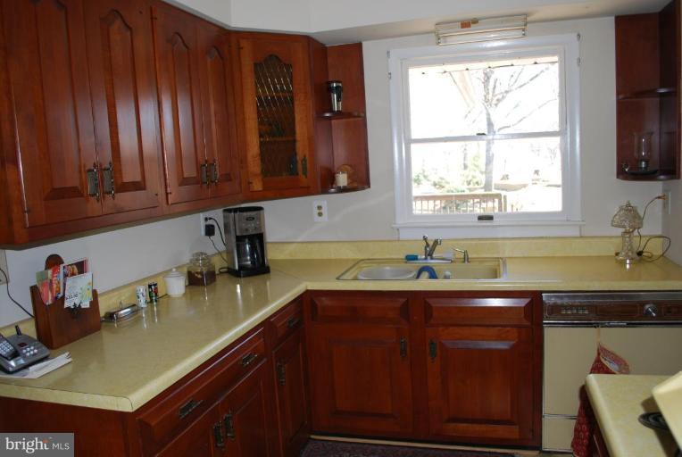 200 Wister Road Colonial Beach, VA 22443 - Photo 10 of 14 Kitchen