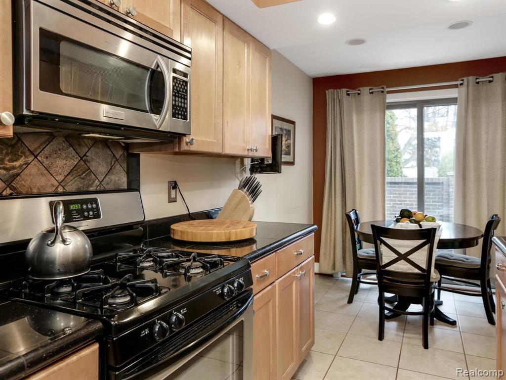 2965 Meadowbrook Drive Rochester Hills, MI 48309 - Photo 11 of 32