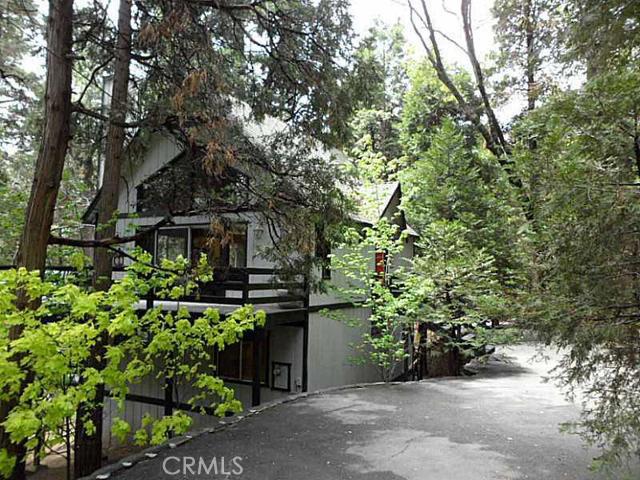 385 Terrace Road Lake Arrowhead, CA 92352 - Photo 1 of 1 a backyard of a house with lots of green space
