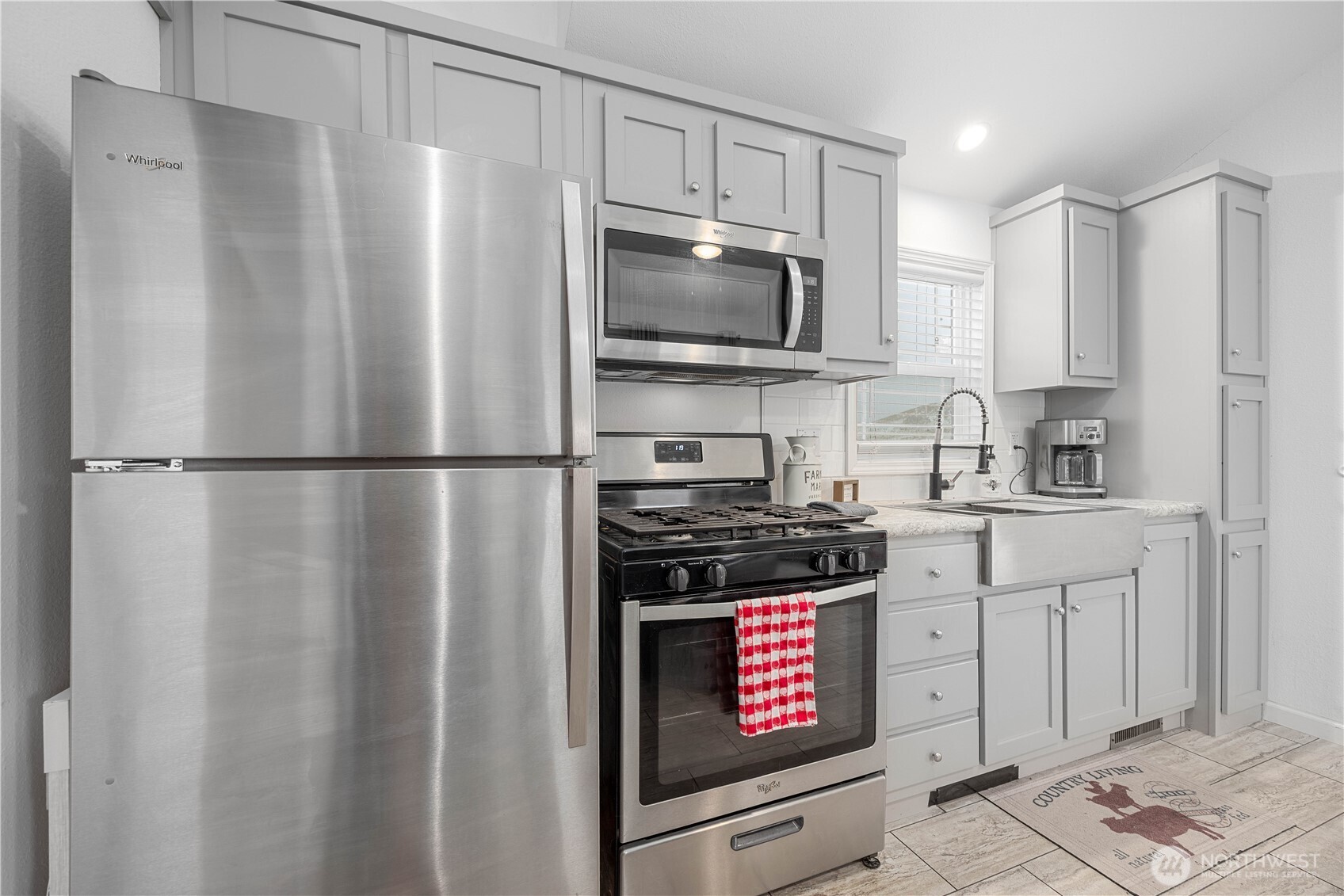 577 Bill Shaw Road Pateros, WA 98846 - Photo 13 of 40 a kitchen with stainless steel appliances granite countertop a refrigerator stove and sink