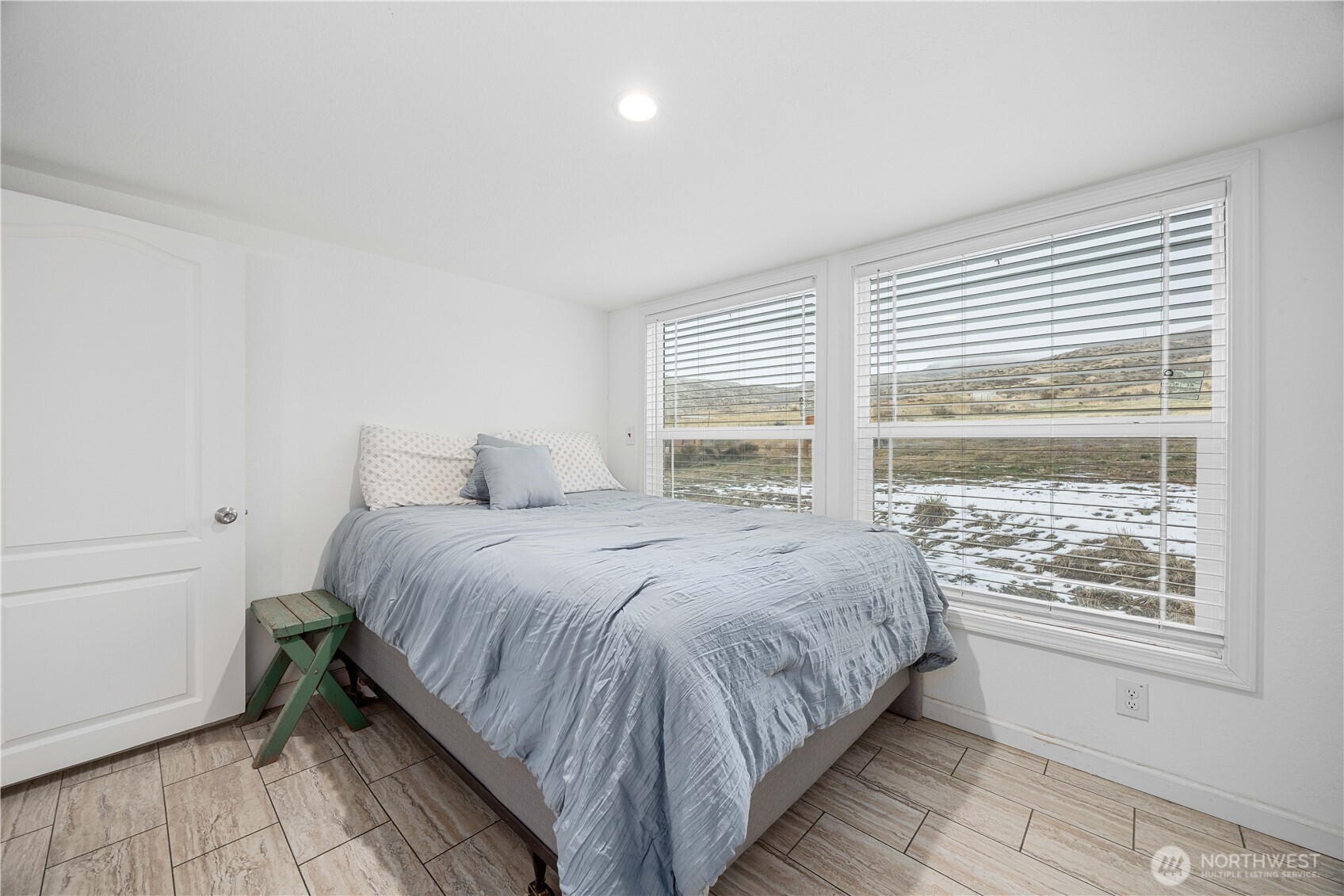 577 Bill Shaw Road Pateros, WA 98846 - Photo 14 of 40 a bedroom with a bed and window