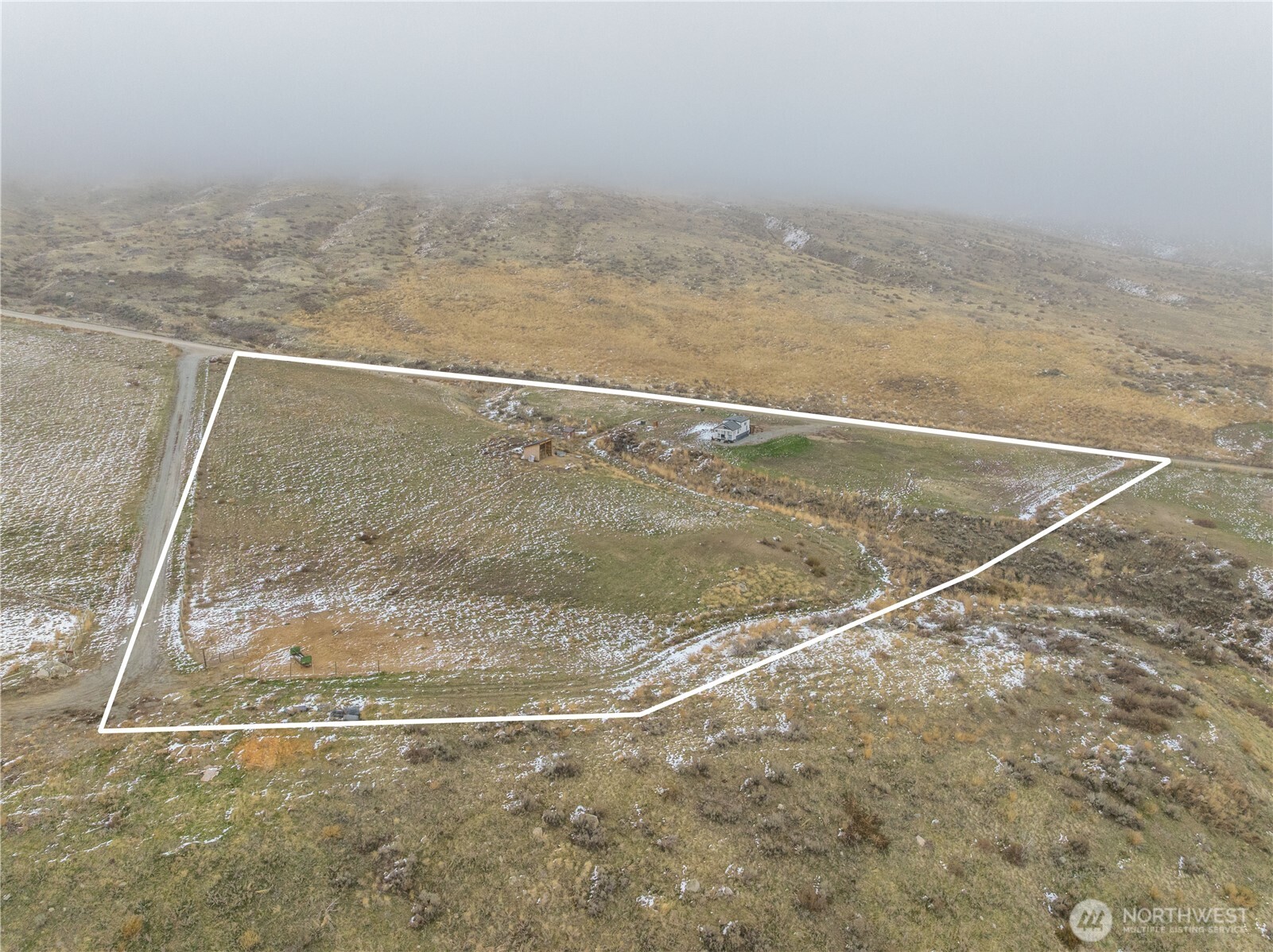 577 Bill Shaw Road Pateros, WA 98846 - Photo 19 of 40 a view of a room