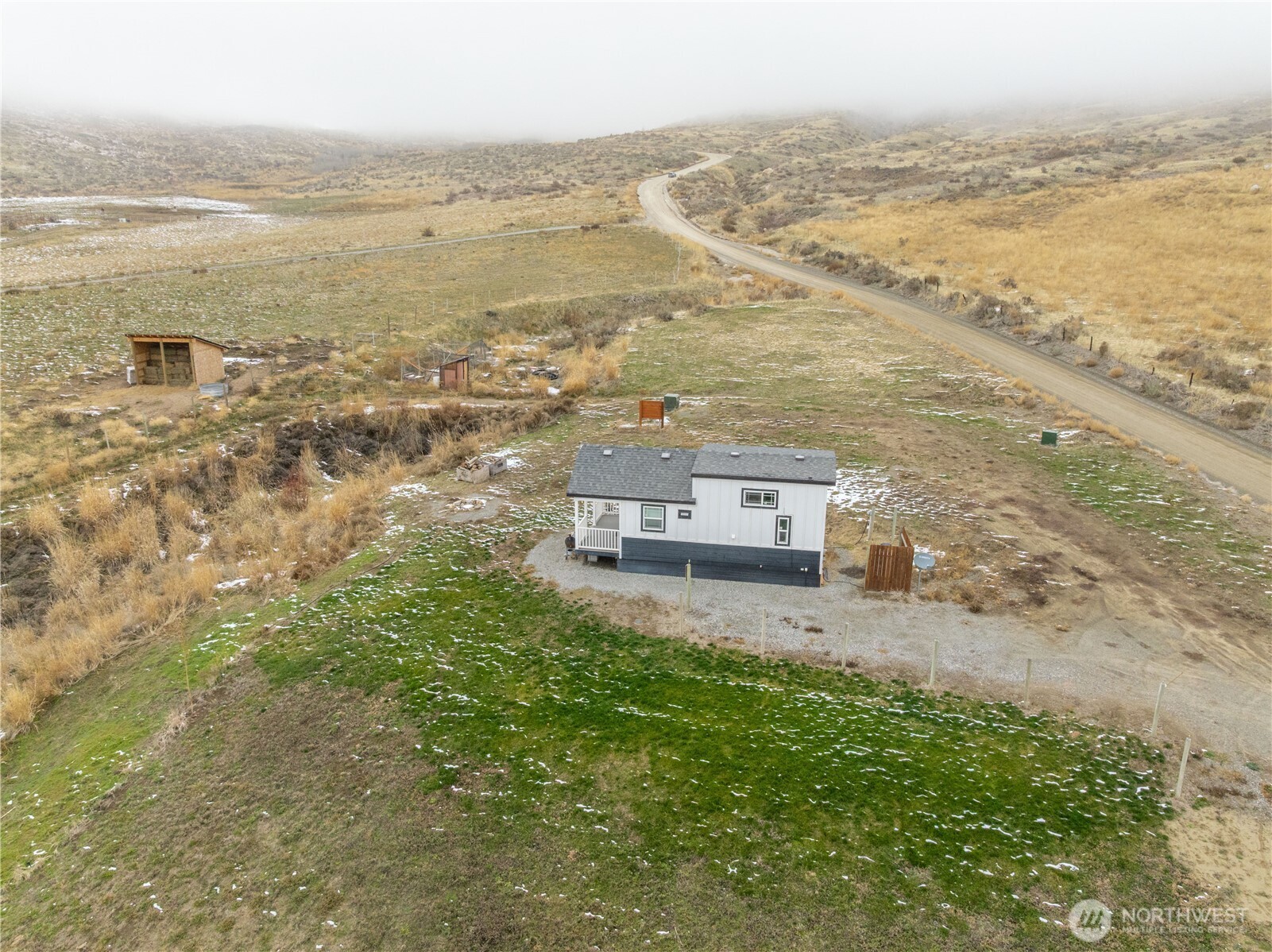 577 Bill Shaw Road Pateros, WA 98846 - Photo 23 of 40 a view of an ocean and a mountain