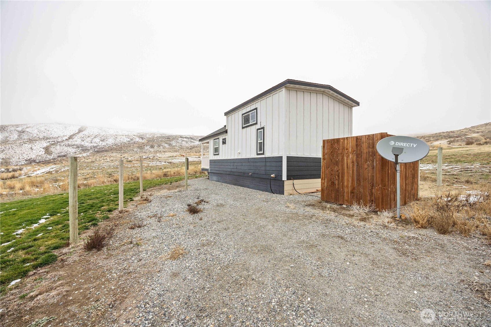 577 Bill Shaw Road Pateros, WA 98846 - Photo 24 of 40 a view of a house with wooden fence