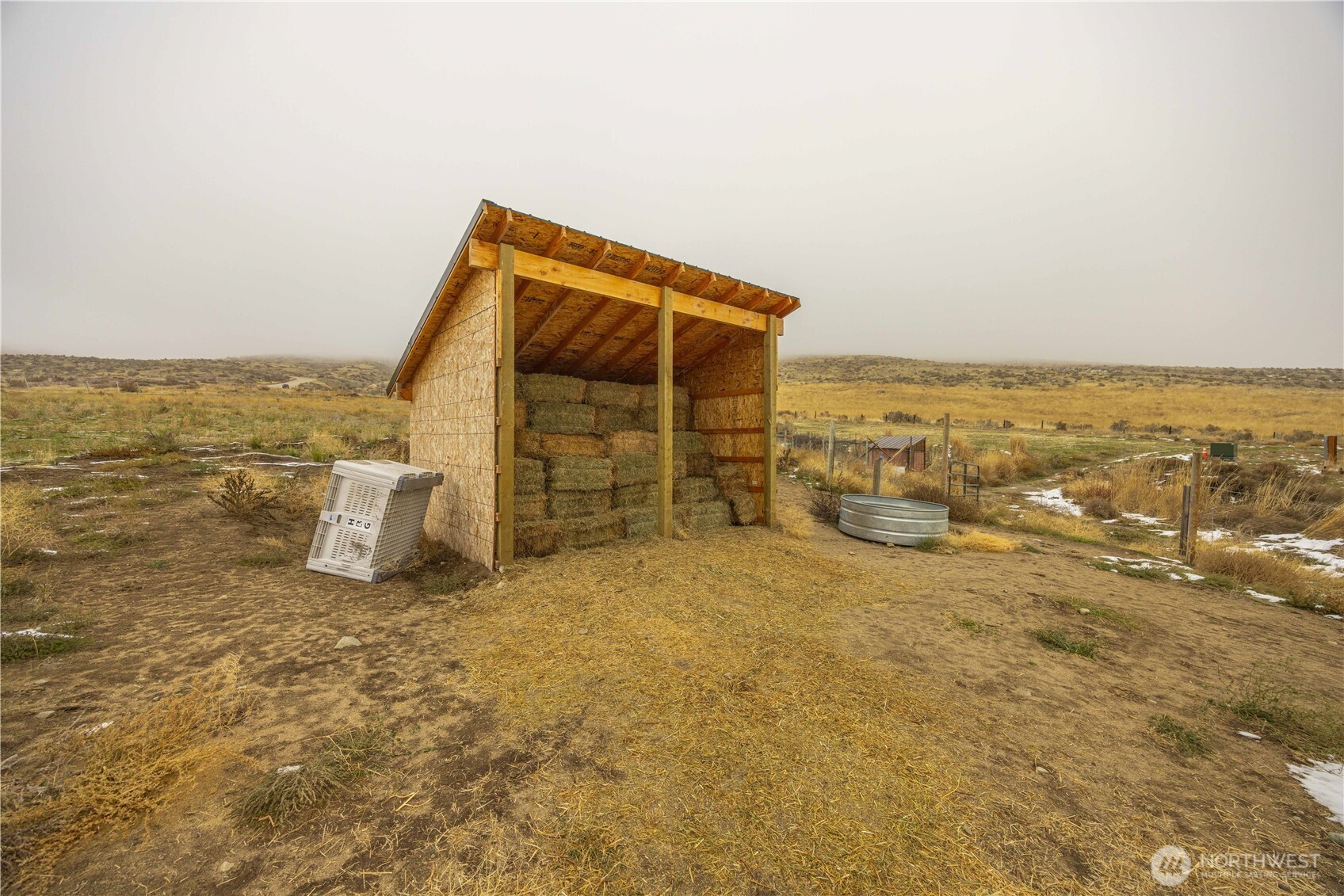 577 Bill Shaw Road Pateros, WA 98846 - Photo 32 of 40 a view of a room with an empty space