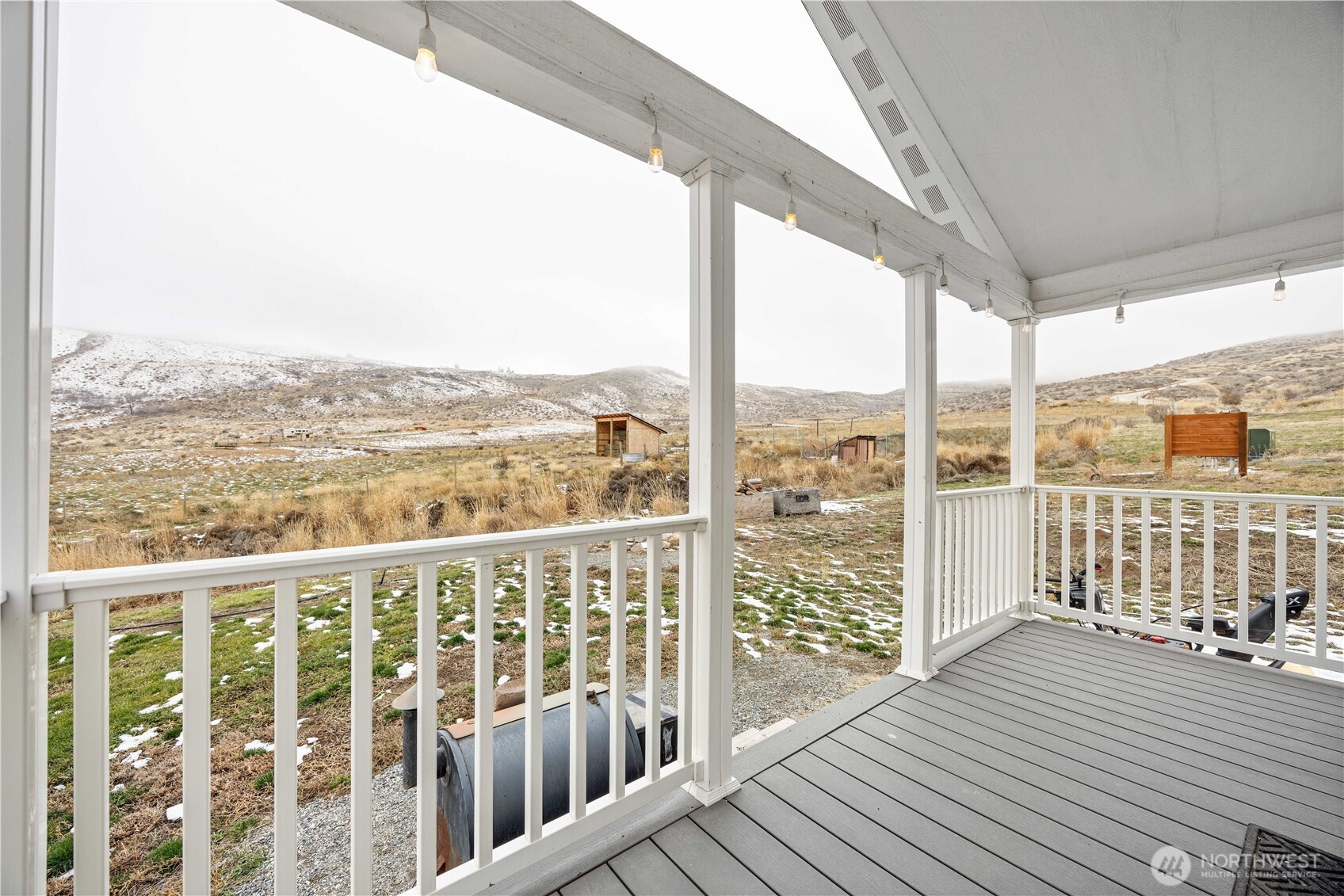 577 Bill Shaw Road Pateros, WA 98846 - Photo 5 of 40 a view of a balcony with wooden floor