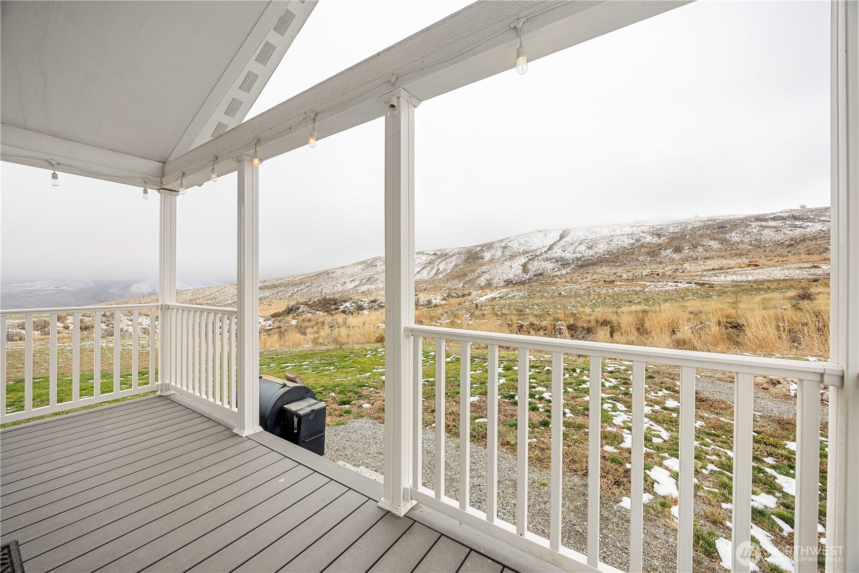 577 Bill Shaw Road Pateros, WA 98846 - Photo 5 of 40 a view of a balcony with wooden floor