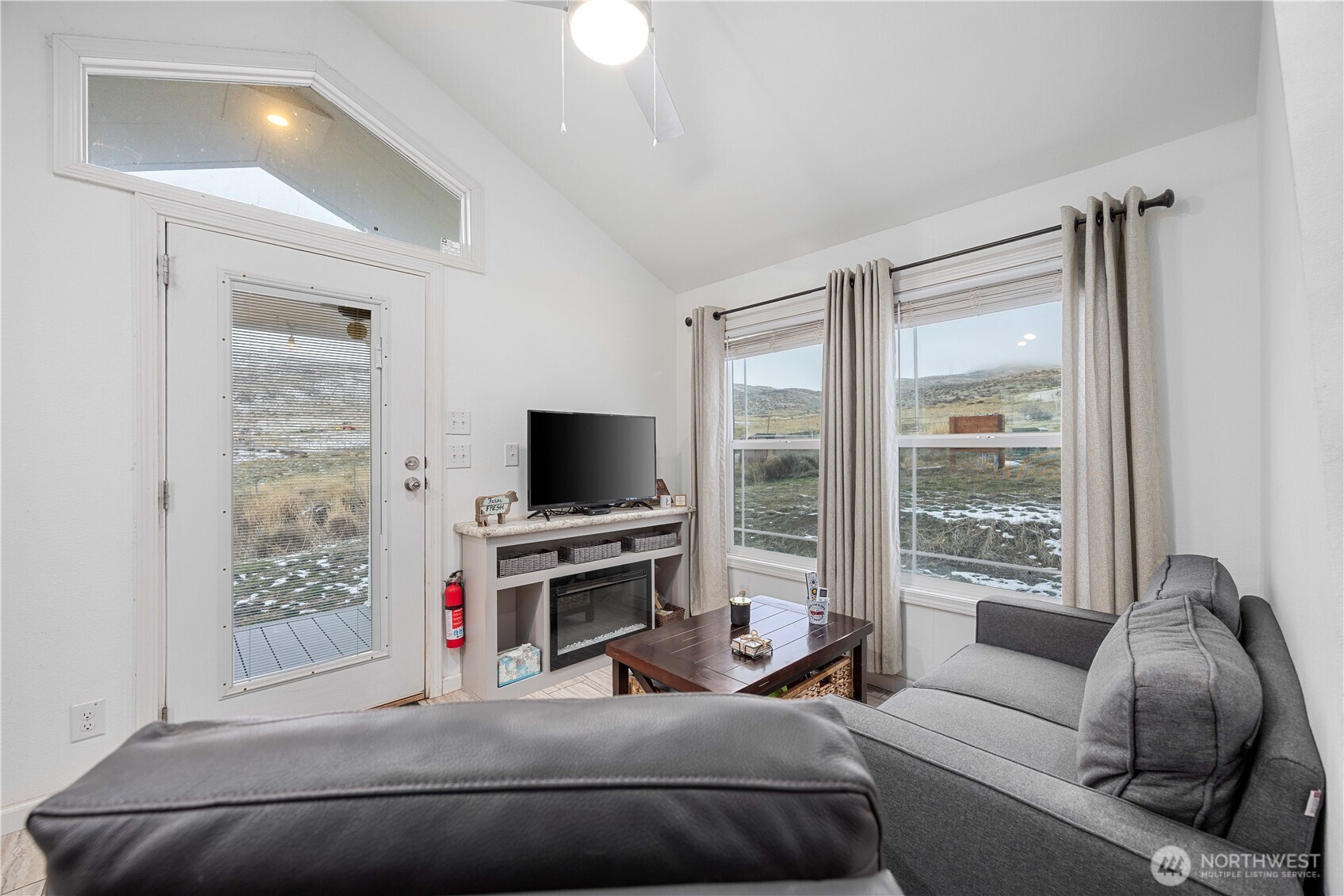 577 Bill Shaw Road Pateros, WA 98846 - Photo 6 of 40