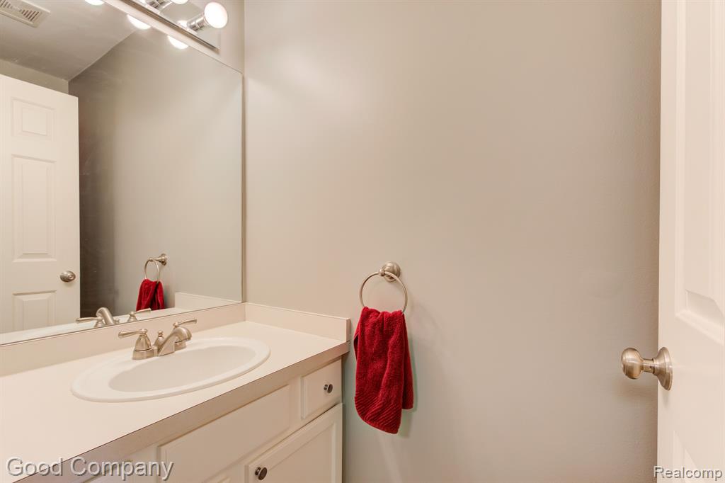4931 Crooks Road Royal Oak, MI 48073 - Photo 10 of 26