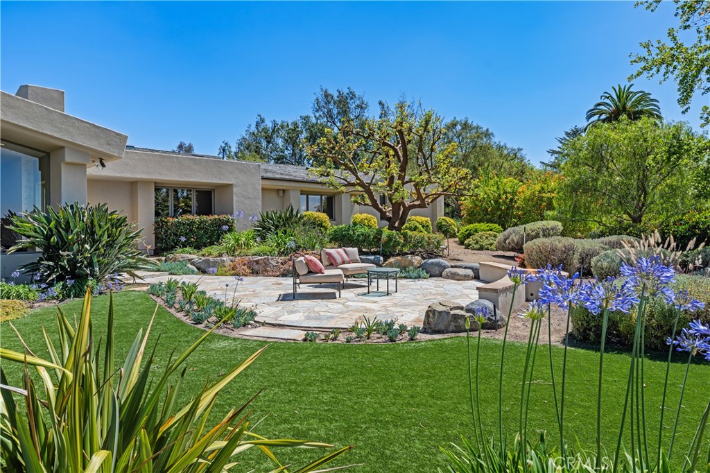 6533 Lago Lindo Rancho Santa Fe, CA 92067 - Photo 13 of 57 a view of a house with backyard and sitting area