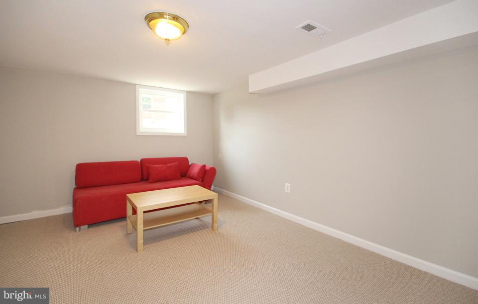 6002 Frederick Street Springfield, VA 22150 - Photo 19 of 27 Bedroom