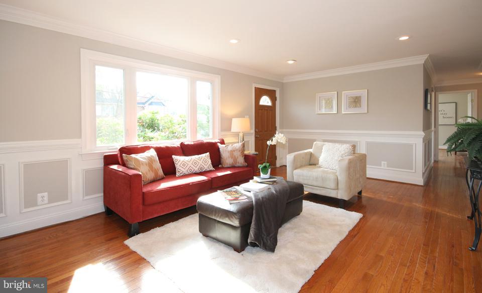 6002 Frederick Street Springfield, VA 22150 - Photo 3 of 27 Living Room