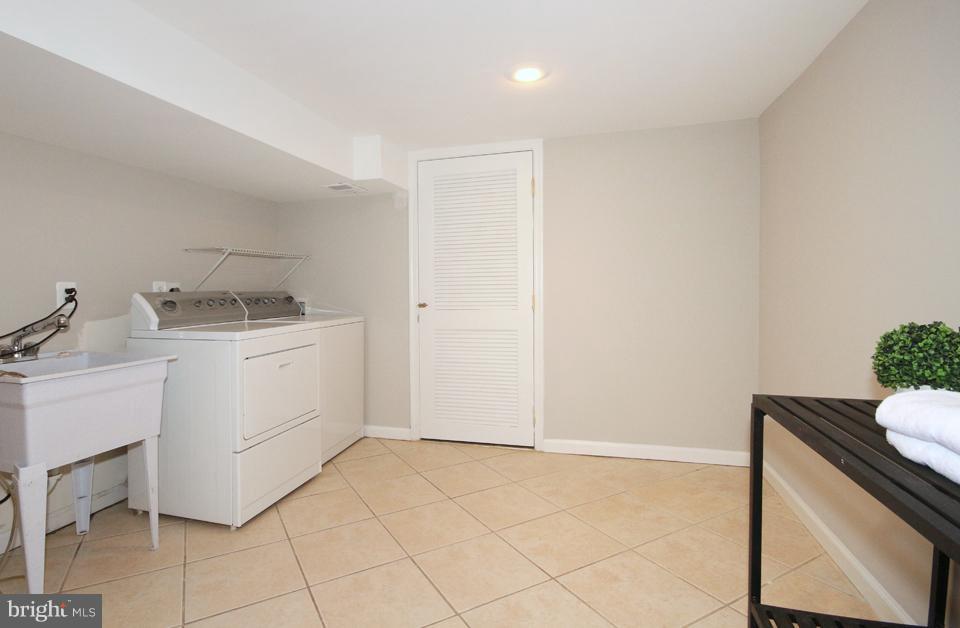 6002 Frederick Street Springfield, VA 22150 - Photo 22 of 27 Interior (General)