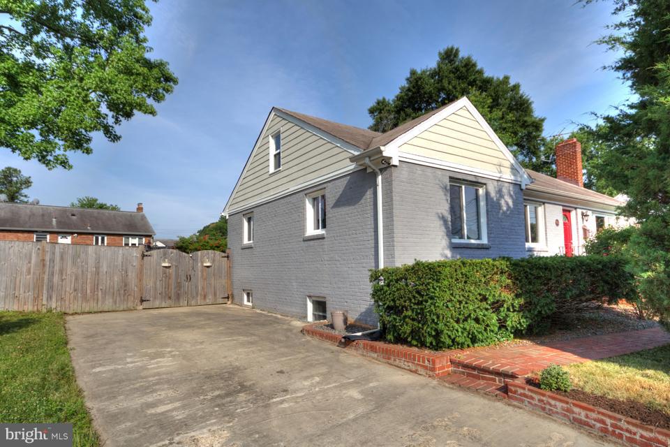 6002 Frederick Street Springfield, VA 22150 - Photo 26 of 27 Exterior (Front)
