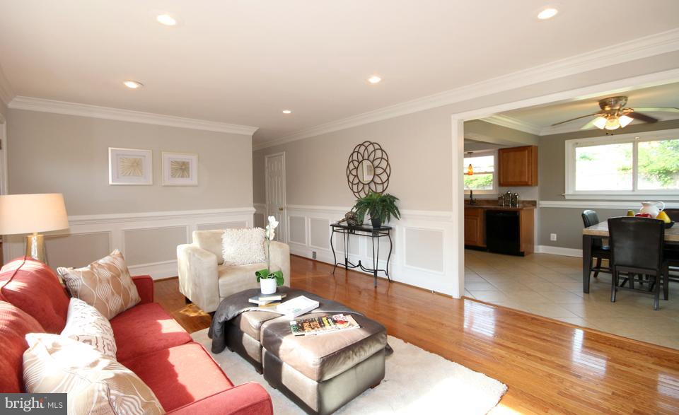 6002 Frederick Street Springfield, VA 22150 - Photo 5 of 27 Living Room