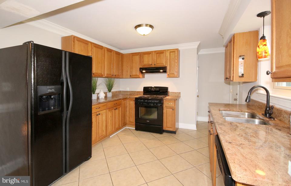 6002 Frederick Street Springfield, VA 22150 - Photo 9 of 27 Kitchen