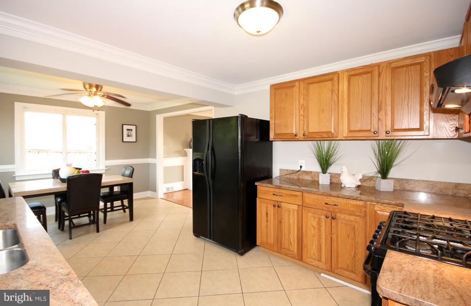 6002 Frederick Street Springfield, VA 22150 - Photo 10 of 27 Kitchen