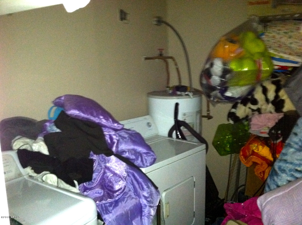 7121 West Hatcher Road Peoria, AZ 85345 - Photo 12 of 17 INSIDE LAUNDRY AGAIN