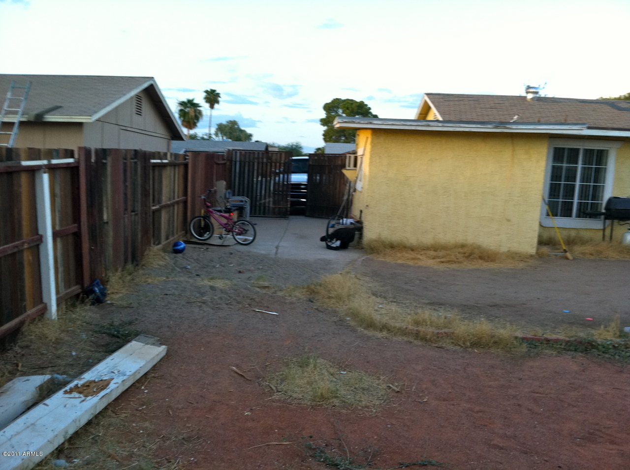 7121 West Hatcher Road Peoria, AZ 85345 - Photo 14 of 17 BACK/SIDEYARD
