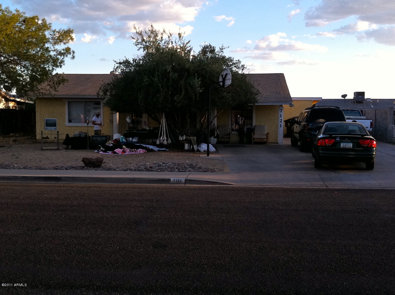 7121 West Hatcher Road Peoria, AZ 85345 - Photo 2 of 17 FRONT AGAIN