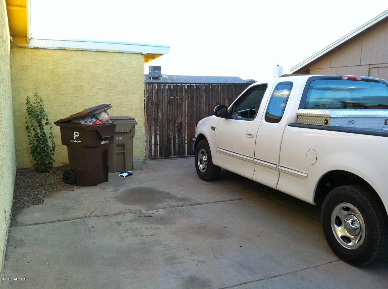 7121 West Hatcher Road Peoria, AZ 85345 - Photo 3 of 17 PARKING/RV GATE